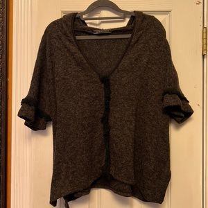 Lila clothing co dark grey short sleeve V-neck sweater top
